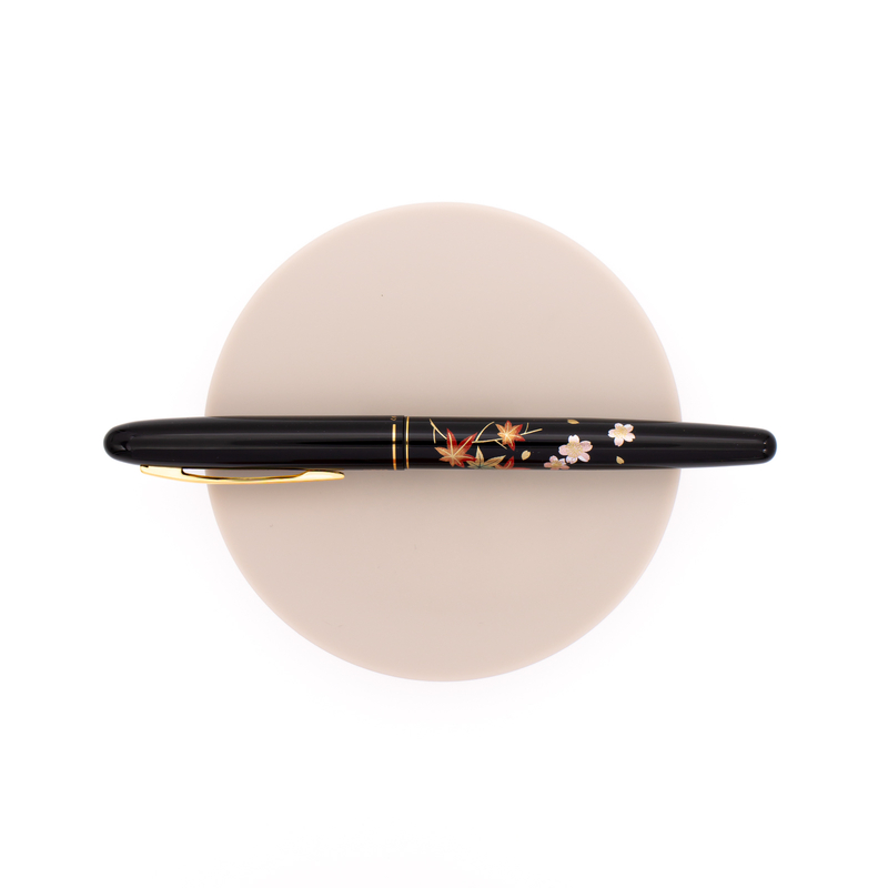 Wancher x Kuretake Kindai Maki-e Penna Stilografica Sakura Ni Kouyou