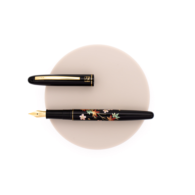 Wancher x Kuretake Kindai Maki-e Penna Stilografica Sakura Ni Kouyou