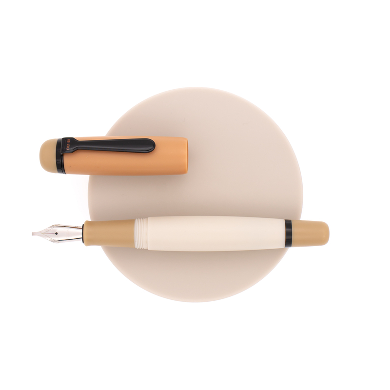 Opus 88 Opus 88 Omar Penna Stilografica Milk Tea
