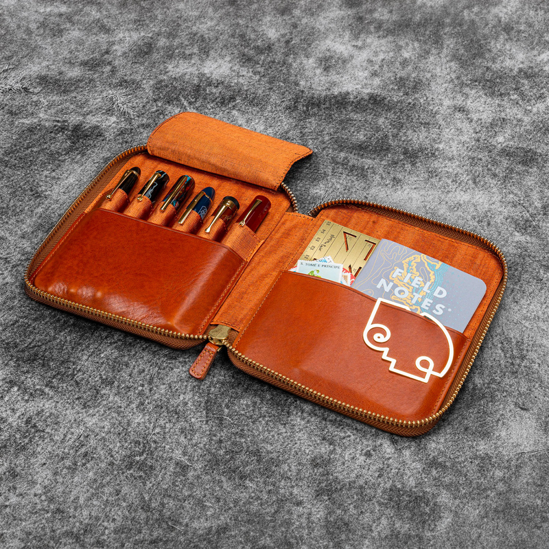 Galen Leather Galen Leather Portapenne in Pelle 6 Posti con Notebook A6 Deep Cognac